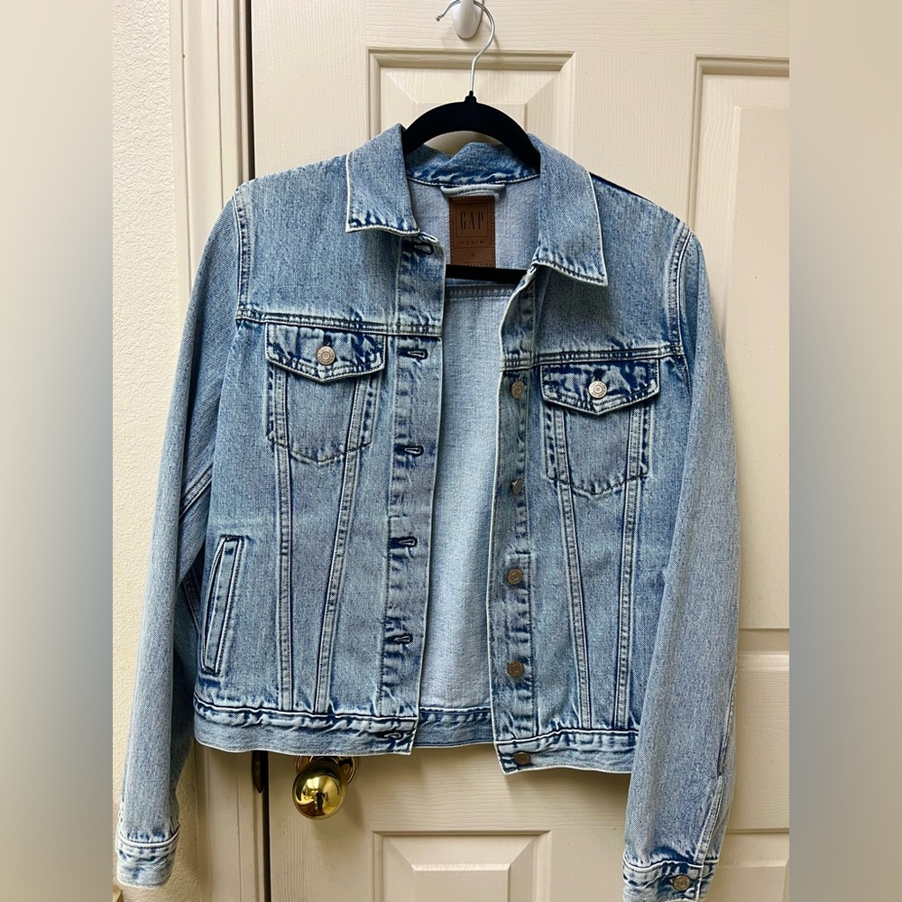 NWOT Gap Light Wash Denim Jacket Small